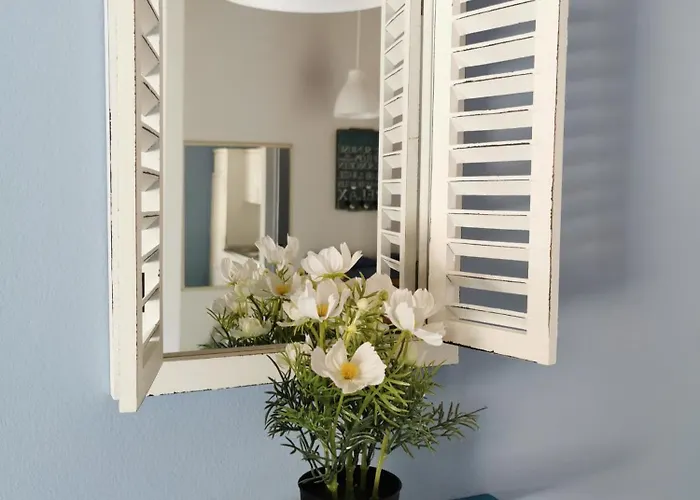 Lara Deluxe Superior 5 Star Apartment, Your Piece Of Heaven By The Sea & Park