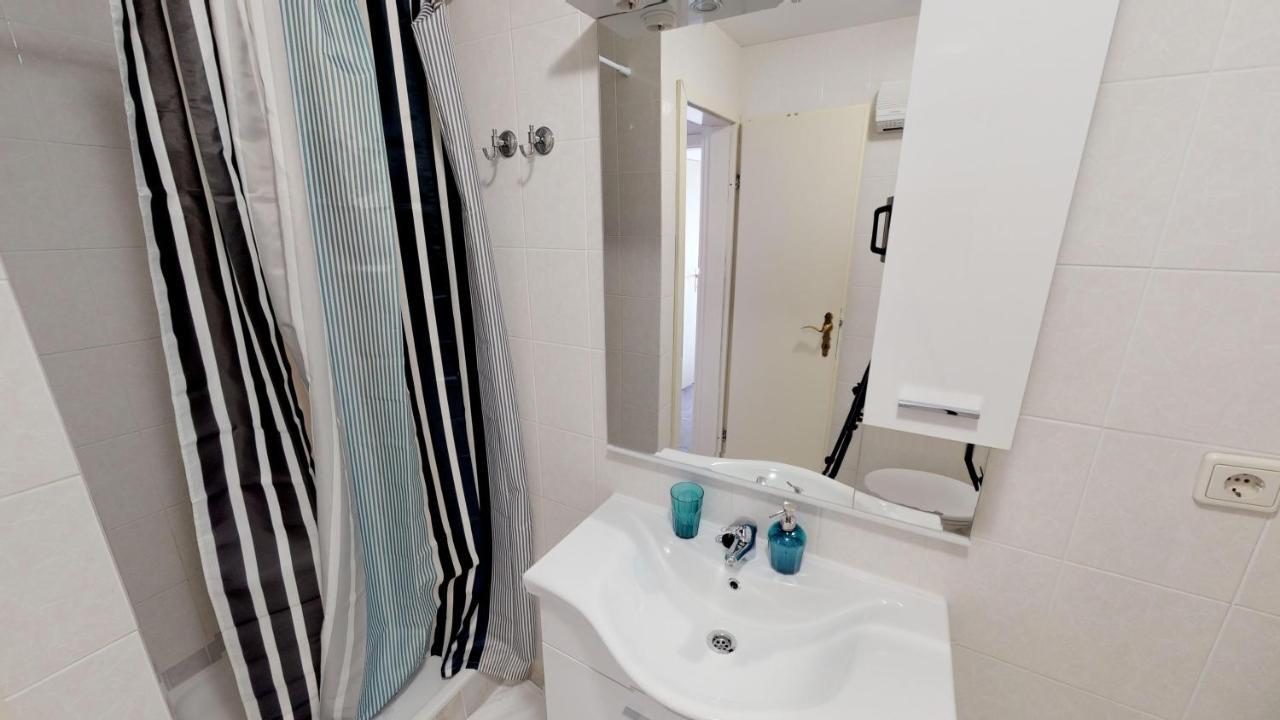 Lara Deluxe Superior 5 Star Apartment, Your Piece Of Heaven By The Sea & Park Novigrad (Istria)