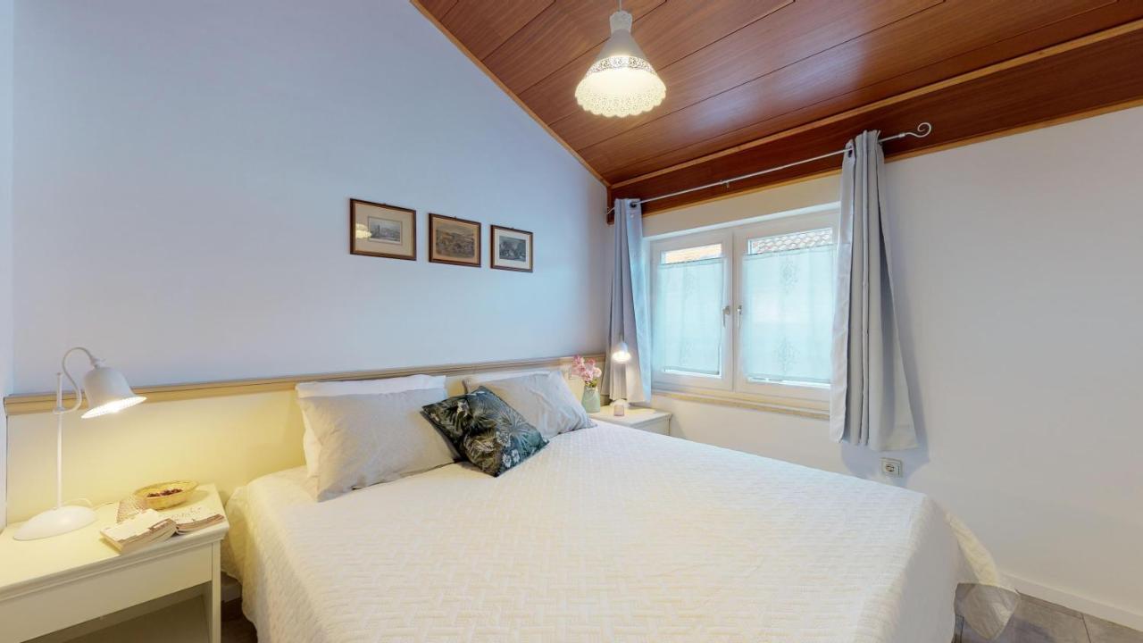 Lara Deluxe Superior 5 Star Apartment, Your Piece Of Heaven By The Sea & Park