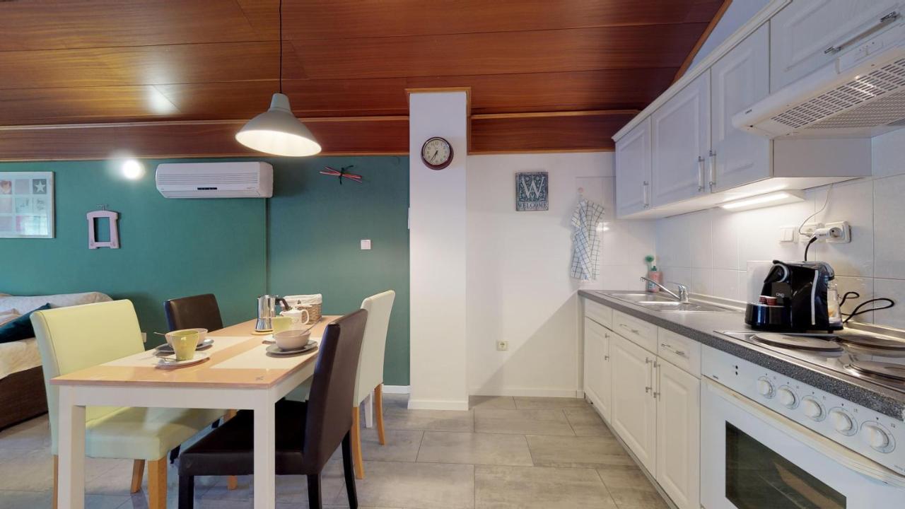 Lara Deluxe Superior 5 Star Apartment, Your Piece Of Heaven By The Sea & Park Apartment