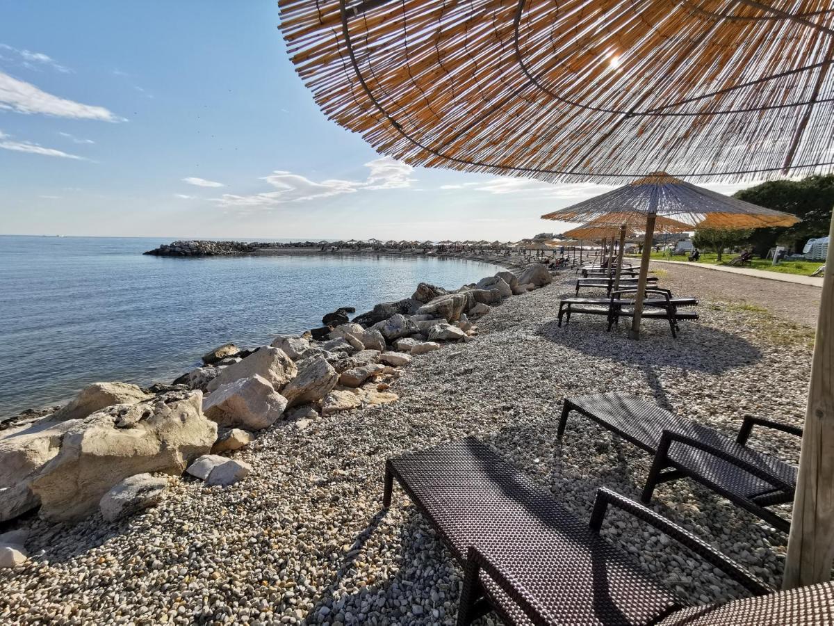 Lara Deluxe Superior 5 Star Apartment, Your Piece Of Heaven By The Sea & Park Apartment Novigrad (Istria)