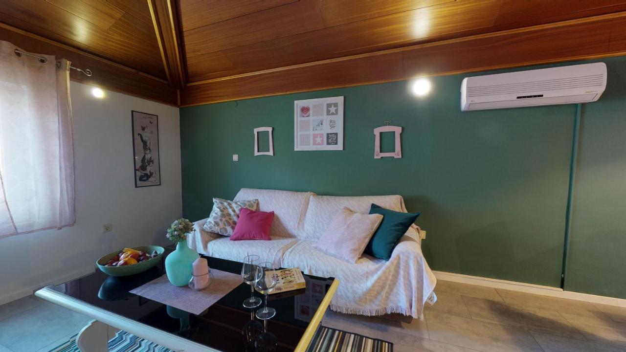 Apartment Lara Deluxe Superior 5 Star Apartment, Your Piece Of Heaven By The Sea & Park Novigrad (Istria)