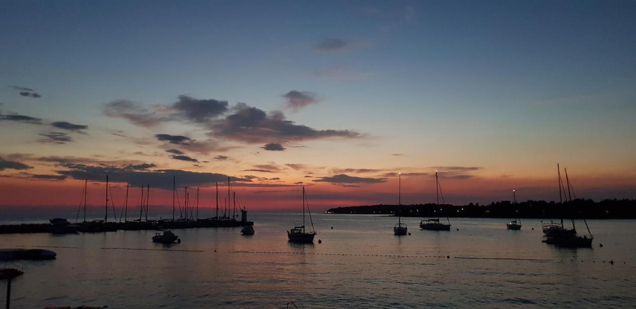 Lara Deluxe Superior 5 Star Apartment, Your Piece Of Heaven By The Sea & Park Novigrad (Istria)