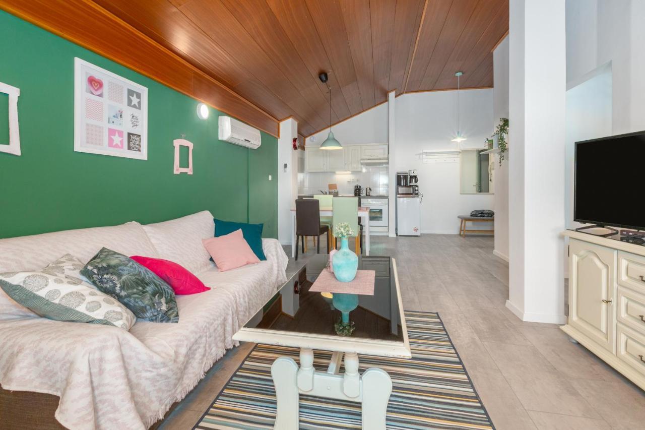 Lara Deluxe Superior 5 Star Apartment, Your Piece Of Heaven By The Sea & Park